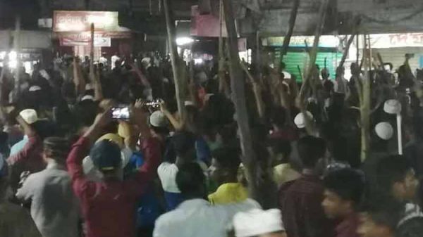 ছাতক থানায় হেফাজত অনুসারীদের হামলা ৫ পুলিশ আহত - Natun Sylhet