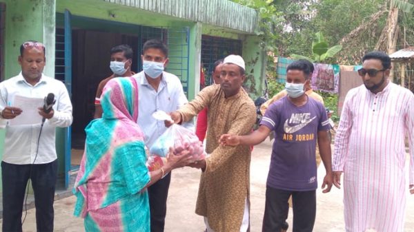 ফেঞ্চুগঞ্জে এসএসসি ৯৭ ব্যাচের উদ্যোগে ঈদ সামগ্রী বিতরণ - Natun Sylhet