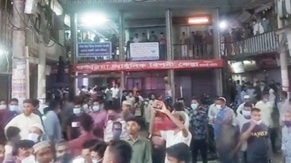সিলেট নগরের শুকরিয়া মার্কেটে তালা ঝুলালো প্রশাসন - Natun Sylhet
