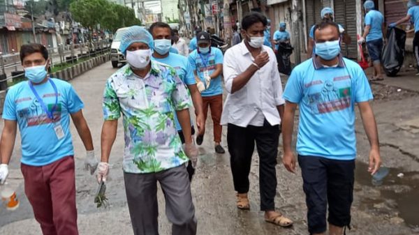 সিলেটে স্বেচ্ছাশ্রমে নগর পরিস্কার ও স্যানিটাইজ করছে ‘স্টুডেন্ট ইউনিটি’ - Natun Sylhet