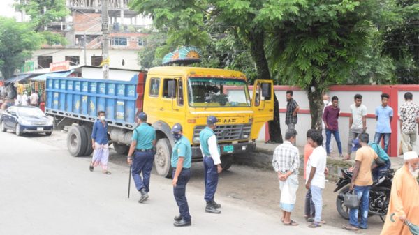 ট্রাফিক পক্ষ: সিলেটে ২১১ যানবাহনে মামলা, আটক ১২৩ - Natun Sylhet