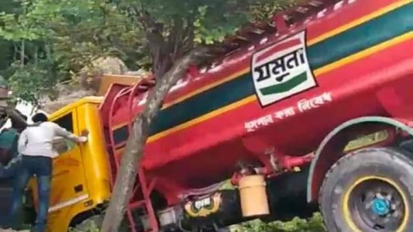 মৌলভীবাজারে ট্র্যাংক লরি-অটোরিকশার সংঘর্ষে মা-ছেলে নিহত - Natun Sylhet