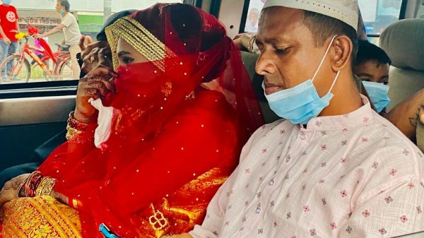 ‘সীমিত পরিসরে’ বিয়ে করতে গিয়ে ধরা বর-কনে! - Natun Sylhet