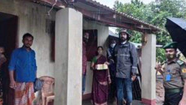 বিশ্বম্ভরপুরে প্রধানমন্ত্রীর উপহার বাড়িতে পৌঁছে দিলেন ইউএনও - Natun Sylhet