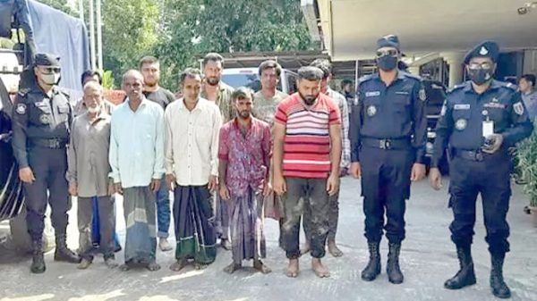 জামালগঞ্জে পাথর বোঝাই নৌকার চাঁদাবাজি, আটক ১০ - Natun Sylhet