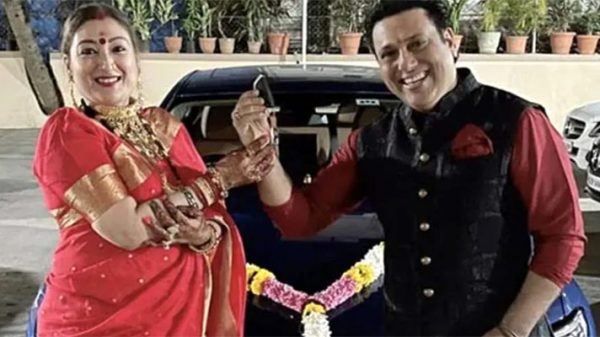 স্ত্রীকে বিএমডব্লিউ গাড়ি উপহার দিলেন গোবিন্দ - Natun Sylhet
