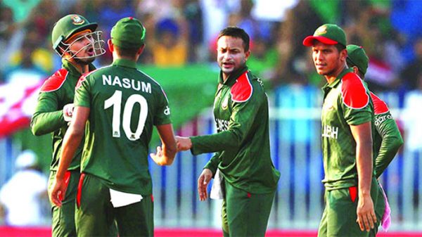 সমালোচনা সইতে পারছেন না টাইগাররা - Natun Sylhet