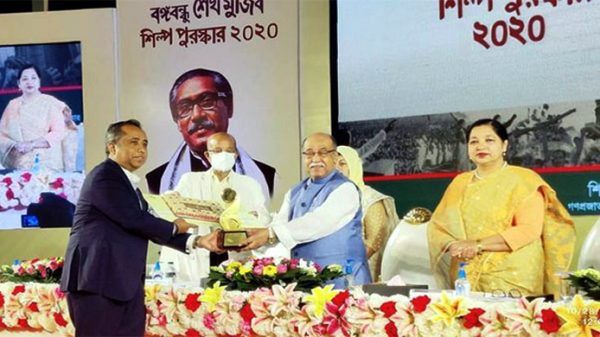 বঙ্গবন্ধু শিল্প পুরস্কার পেলো ২৩ শিল্প প্রতিষ্ঠান - Natun Sylhet
