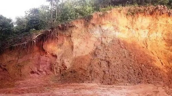 গোলাপগঞ্জে টিলা কাটার দায়ে জরিমানা - Natun Sylhet
