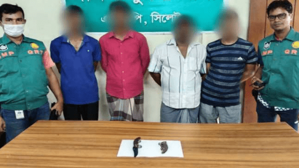 সিলেটে ৪ ছিনতাইকারী আটক - Natun Sylhet