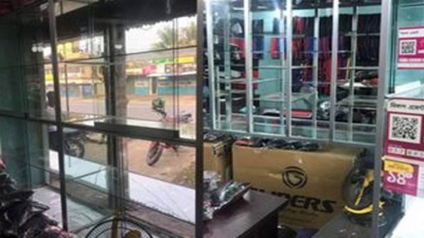 সিলেটে তালা ভেঙ্গে দোকান চুরি, মালামাল লুট - Natun Sylhet