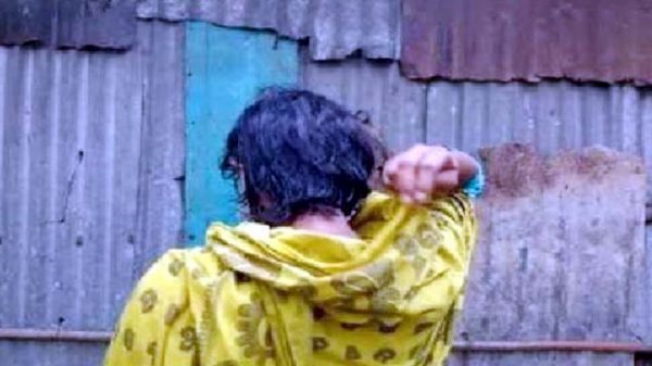 সুনামগঞ্জে যৌতুকের দাবিতে গৃহবধূর চুল কেটে নির্যাতন - Natun Sylhet