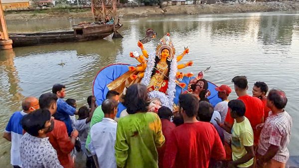 সিলেটে নিশ্চিদ্র নিরাপত্তায় প্রতিমা নিরঞ্জনে সম্পন্ন দুর্গোৎসব - Natun Sylhet