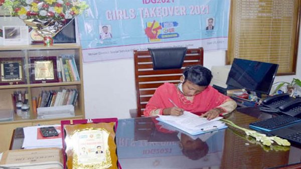 নবম শ্রেণির ছাত্রী অষ্টমণি সমাজ সেবা উপ-পরিচালক! - Natun Sylhet