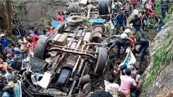 নেপালে উত্তর পশ্চিমাঞ্চলে বাস খাদে পড়ে নিহত ৩২ - Natun Sylhet