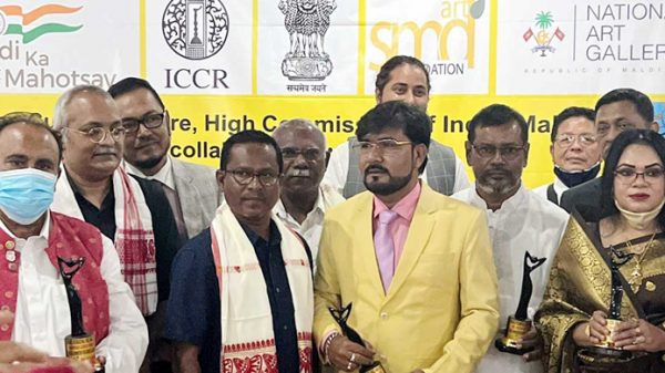 মালদ্বীপে অ্যাওয়ার্ড পেয়েছেন ১৩ বাংলাদেশি - Natun Sylhet