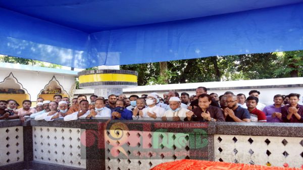 সিলেট পৌঁছেই শাহজালালের মাজার জিয়ারত করলেন ফখরুল - Natun Sylhet