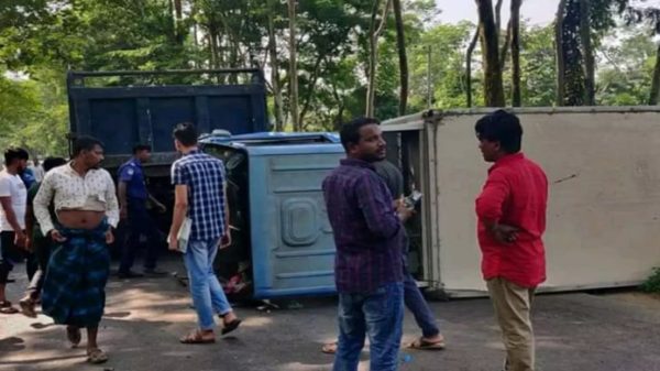 গোলাপগঞ্জে মাইক্রোবাস ও কাভার্ড ভ্যানের সংঘর্ষ, আহত ৩ - Natun Sylhet