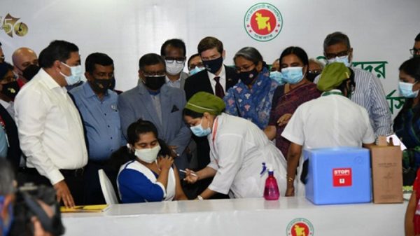 শিক্ষার্থীদের করোনার টিকাদান কার্যক্রম শুরু - Natun Sylhet