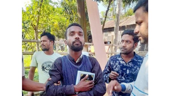 হবিগঞ্জে পূজামণ্ডপের পাশ থেকে কোরআনসহ যুবক আটক - Natun Sylhet
