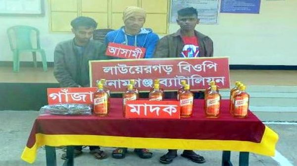 তাহিরপুর সীমান্তে গাঁজা-মদের চালানসহ আটক ৩ - Natun Sylhet