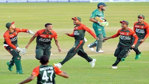 শেষের এলোমেলো বোলিংয়ে বাংলাদেশের হার - Natun Sylhet