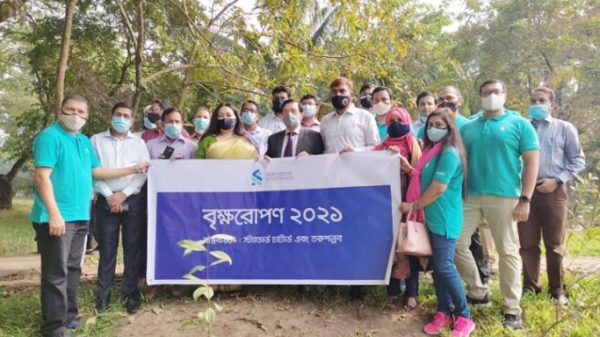 শাবিতে স্টান্ডার্ড চার্টার্ড ব্যাংক-তরুপল্লব’র বৃক্ষরোপণ - Natun Sylhet