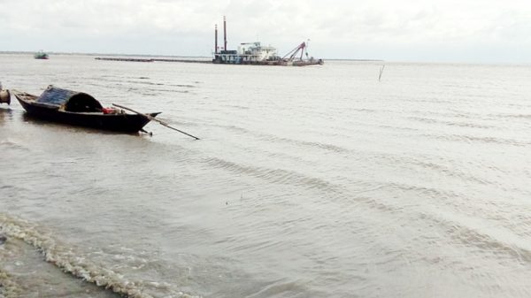 পড়ে যাওয়া মোবাইল খুঁজতে গিয়ে নদীতে নিখোঁজ যুবক - Natun Sylhet