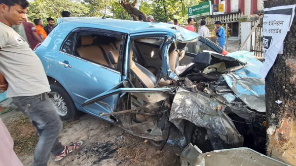 সিলেটে প্রাইভেট কার দুর্ঘটনায় চালকসহ আহত ৪ - Natun Sylhet