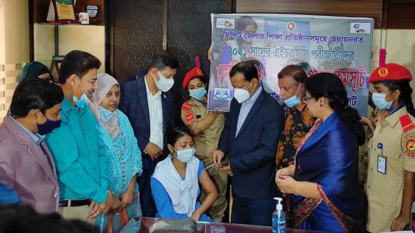 সিলেটে এইচএসসি পরিক্ষার্থীদের প্রথম টিকা নিলেন মাইসা সাবিহা - Natun Sylhet