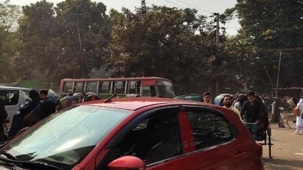 ২৪ ঘণ্টার আল্টিমেটাম দিয়ে শিক্ষার্থীদের অবরোধ প্রত্যাহার  - Natun Sylhet