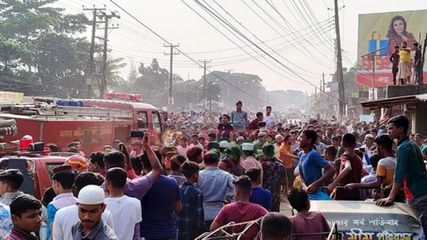 টুকেরবাজারে ভয়াবহ অগ্নিকাণ্ডে তিনটি ঘর পুড়ে ছাই - Natun Sylhet