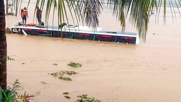 অন্ধ্র প্রদেশে প্রবল বৃষ্টিপাত : ১৭ মৃত্যু, নিখোঁজ শতাধিক - Natun Sylhet