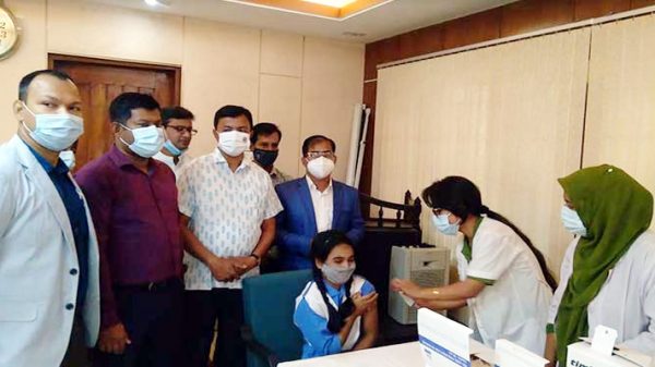 সুনামগঞ্জে এইচএসসি ও আলিম পরীক্ষার্থীদের টিকা দেওয়া শুরু - Natun Sylhet