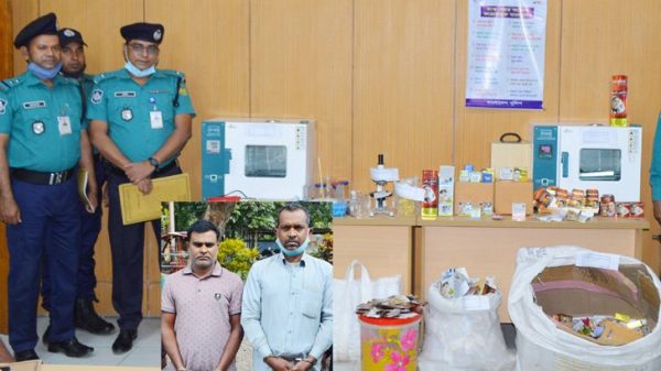 ১৭ লাখ টাকার বিদেশি ব্র্যান্ডের নকল প্রসাধনীসহ গ্রেফতার ২ - Natun Sylhet