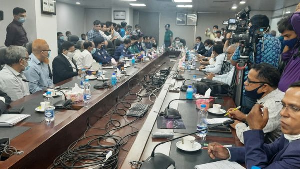 হাফ পাসে রাজি নন বাস মালিকরা, সিদ্ধান্ত ছাড়াই শেষ বৈঠক - Natun Sylhet