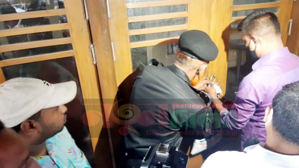 সিলেটে ছাত্রলীগ নেতার মালিকানা রেস্টুরেন্টে তালা - Natun Sylhet