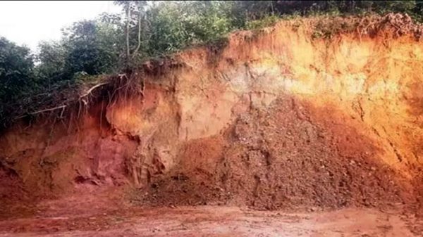 গোলাপগঞ্জে অবৈধভাবে টিলা কাটায় জরিমানা - Natun Sylhet