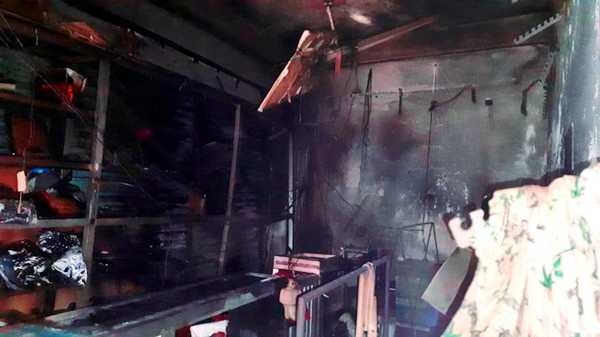 কাপড়ের দোকানে ভয়াবহ অগ্নিকাণ্ড, ১০ লাখ টাকার ক্ষয়ক্ষতি - Natun Sylhet