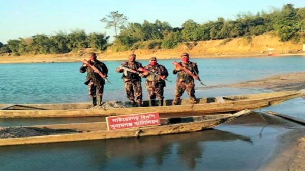তাহিরপুর সীমান্তে অবৈধভাবে প্রবেশ, নৌকাসহ পাথর জব্দ - Natun Sylhet