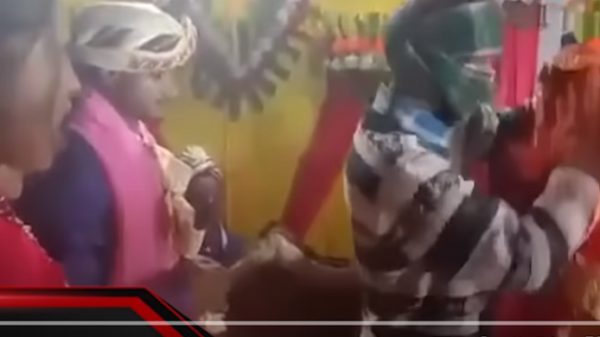 বিয়ের মঞ্চে কনের সিঁথিতে প্রেমিকের সিঁদুর! - Natun Sylhet