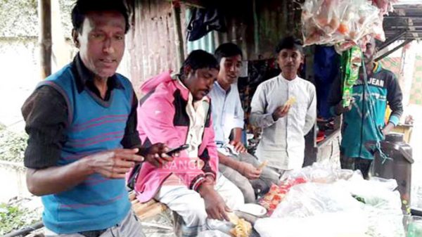 স্ত্রীকে তালাকের পর ২ মণ জিলাপি বিতরণ - Natun Sylhet