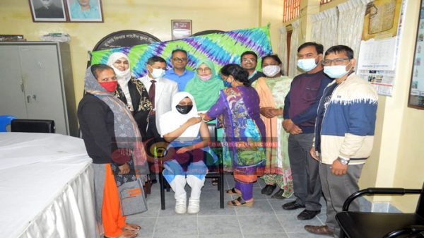 সিলেটে শিক্ষার্থীদের করোনা টিকাদান কর্মসূচী শুরু - Natun Sylhet