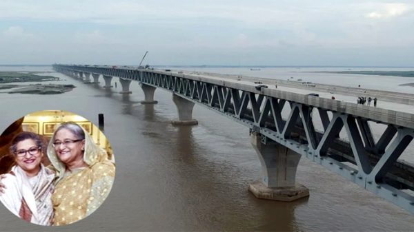সহোদরাকে নিয়ে পদ্মা সেতুতে হাঁটলেন প্রধানমন্ত্রী - Natun Sylhet