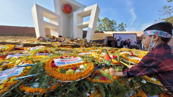 বিজয় সুবর্ণ জয়ন্তীতে সিলেটে বিনম্র শ্রদ্ধায় শহীদদের স্মরণ - Natun Sylhet