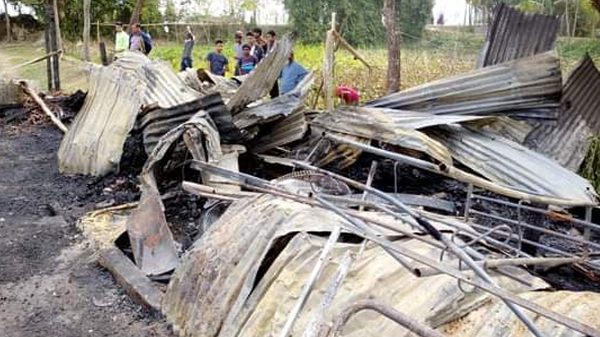 ছাতকের পল্লীতে ভয়াবহ অগ্নিকান্ড: মালামাল পুড়ে ছাই - Natun Sylhet