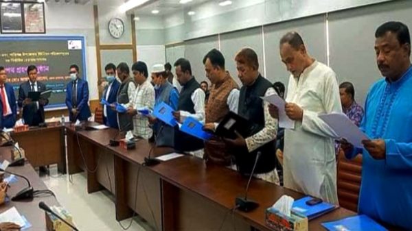 সুনামগঞ্জে নবনির্বাচিত ৮ ইউপি চেয়ারম্যানের শপথ গ্রহণ - Natun Sylhet