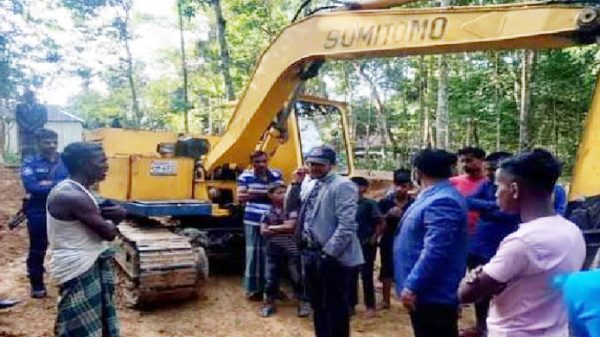 বড়লেখায় টিলা কাটায় এক্সকাভেটর চালককে জরিমানা - Natun Sylhet