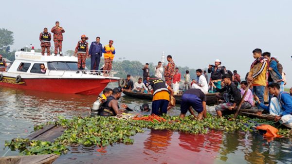 বাল্কহেড-মাটিবাহী ট্রলারের মুখোমুখি সংঘর্ষে নিহত ৫ - Natun Sylhet