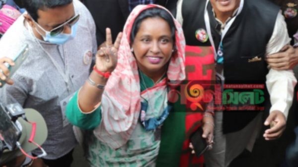 ম্যাজিক দেখিয়ে ফের নাসিক মেয়র আইভি - Natun Sylhet